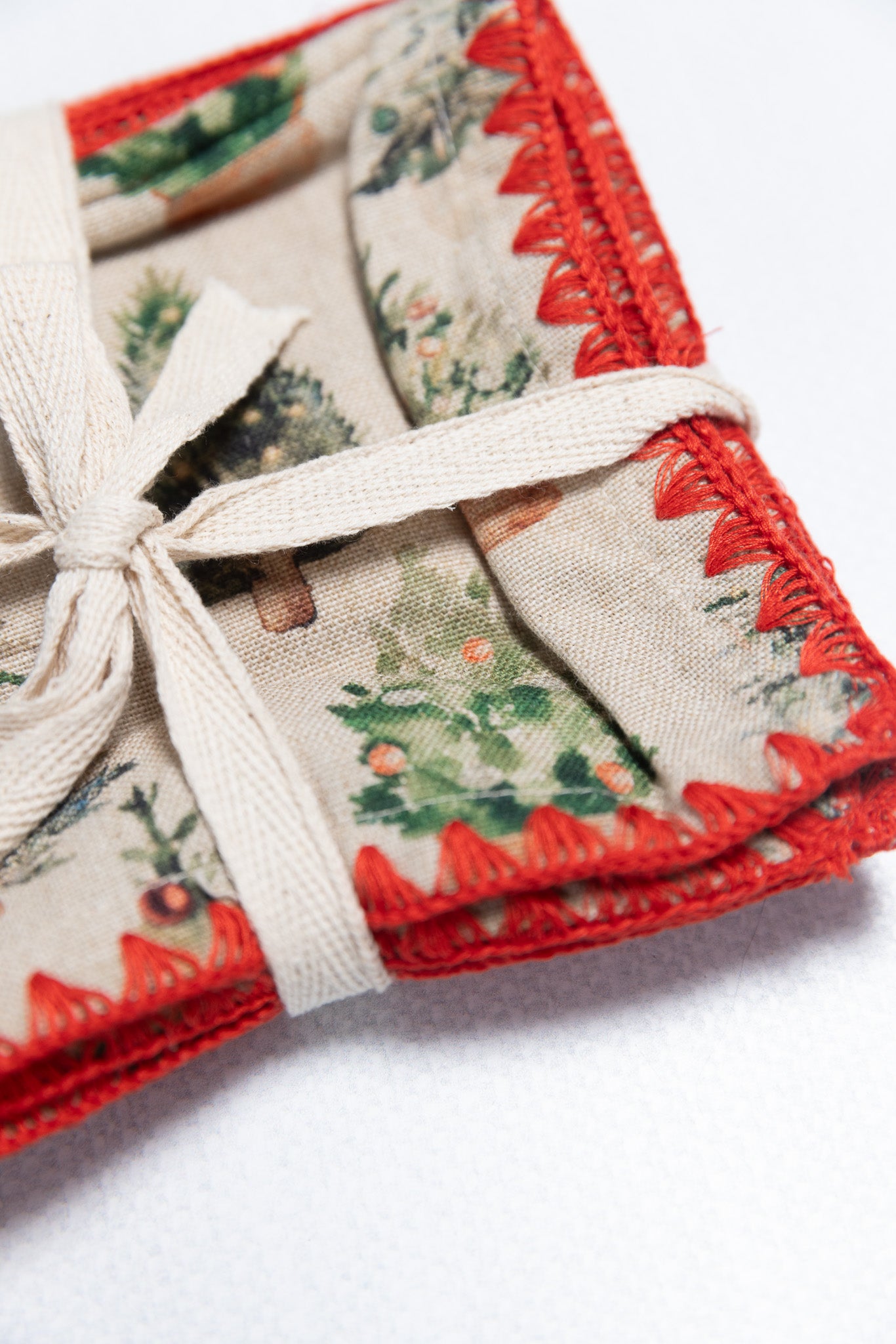 Vintage-Inspired Holiday Napkin Set