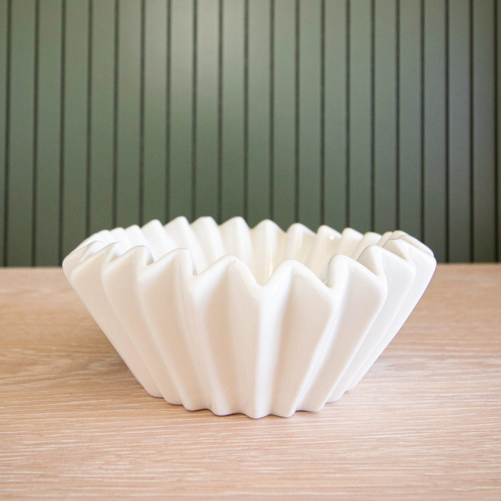 Here is a closer look at our stoneware fluted bowl that comes in two sizes,  small and large. It's the perfect addition to your shelves…